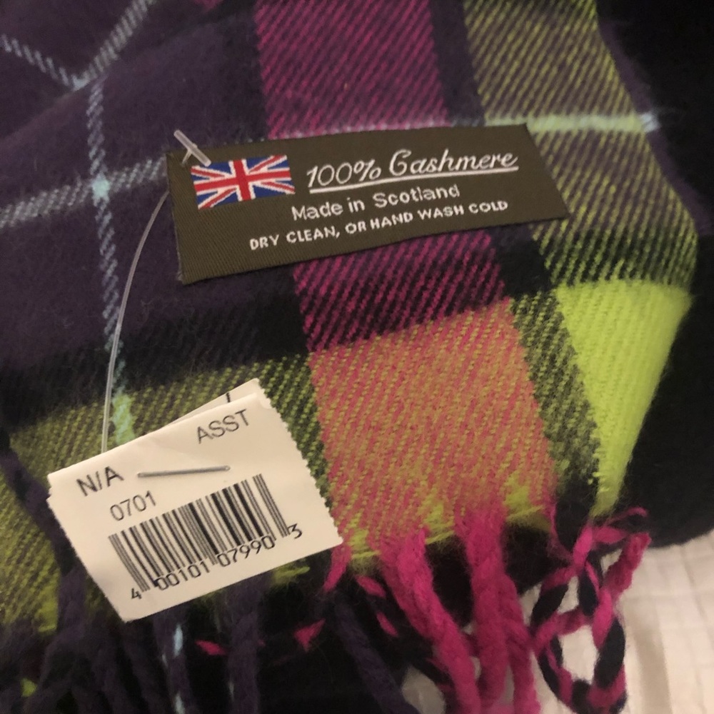 NWT 100% Cashmere Scarf